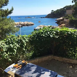 https://cabanon-sur-l-eau.fr-provencehotel.com